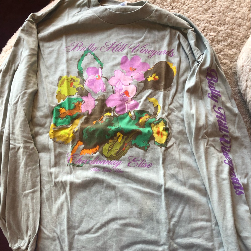 Never worn vintage Bully Hill t- shirt.